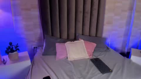 zoe_rousee_ online show from August 2026 07:27:01 PM