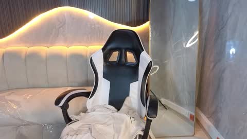 Zoe online show from December 2025 08:14:02 PM