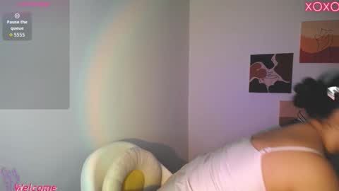 Zoe Bolton online show from October 2025 01:23:02 PM