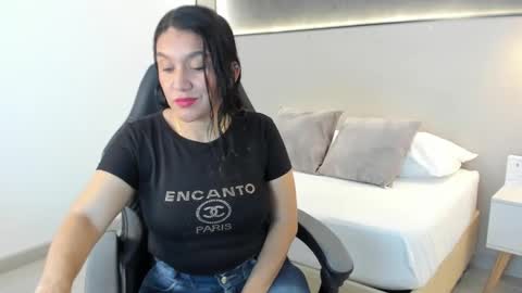 zoee_zi online show from September 2025 06:57:02 PM