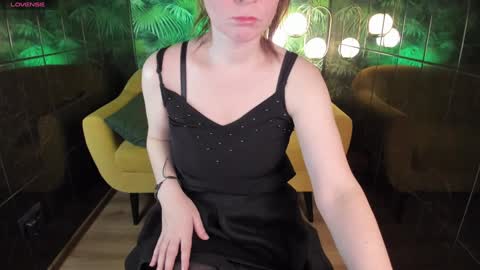 Snapshot of zoeeast chatting on January 2025 02:04:01 PM Zoe online show from January 2025 02:04:01 PM