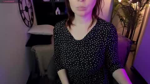 Snapshot of zoeeast chatting on November 2025 01:22:02 PM Zoe online show from November 2025 01:22:02 PM