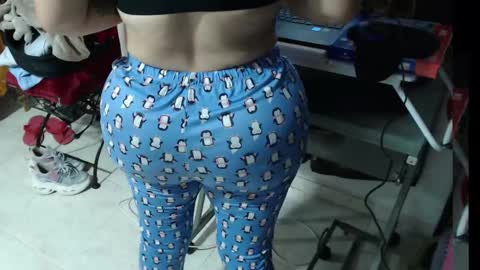 zoeecruz online show from February 2025 06:41:01 PM