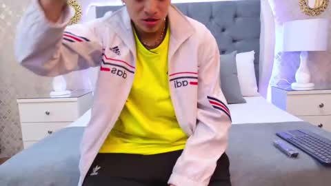 Zoe Krug online show from November 2025 11:36:02 AM