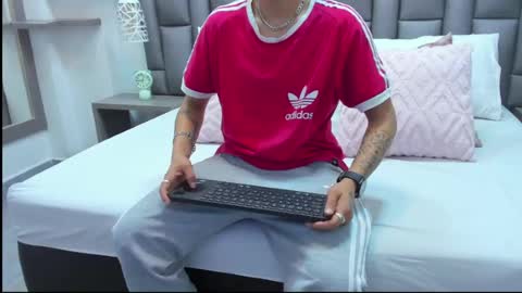 Zoe Krug online show from March 2026 12:21:01 PM