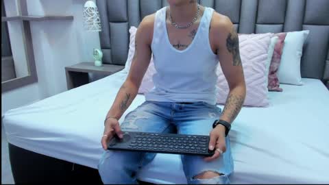 Zoe Krug online show from April 2026 11:33:01 AM