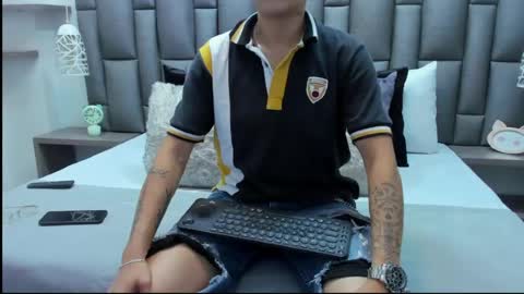 Zoe Krug online show from April 2026 12:22:01 PM