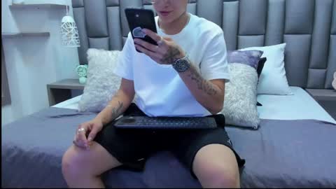 Zoe Krug online show from April 2026 12:37:01 PM