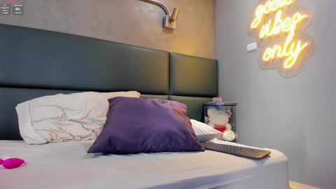 Zoe online show from February 2025 01:11:01 AM