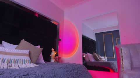 zoevidal_ online show from February 2025 11:54:01 AM