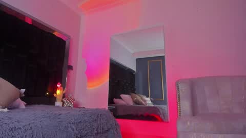 zoevidal_ online show from February 2025 11:53:01 AM