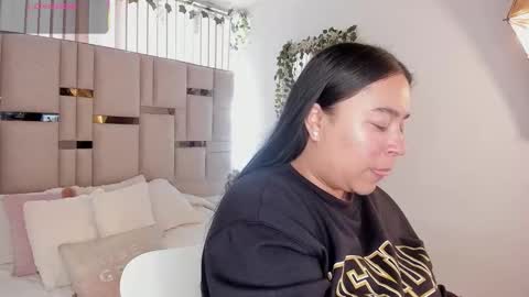 zoey thommpson online show from January 2026 01:27:02 PM