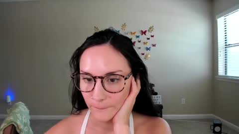 Zoie online show from September 2025 10:31:01 PM