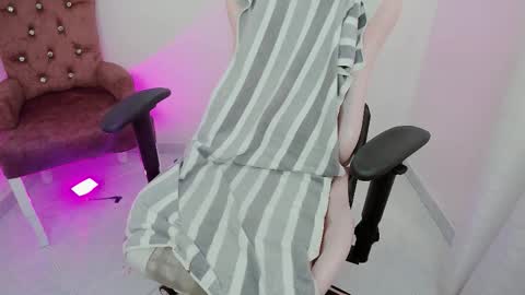 Alicie online show from October 2025 03:01:02 PM