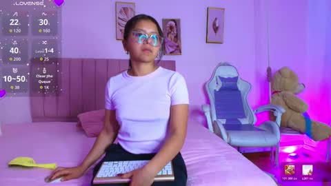 Snapshot of zoow_bluussh chatting on February 2026 12:05:02 PM Zoe online show from February 2026 12:05:02 PM