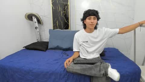 Snapshot of zoro_v chatting on October 2025 08:20:02 PM online show from October 2025 08:20:02 PM