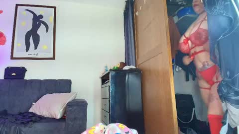 zully_green online show from April 2026 04:19:01 AM