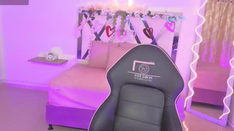 ZURY   online show from October 2025 11:39:01 AM