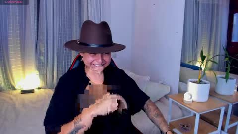 Zury Ramirez online show from April 2026 10:32:01 PM