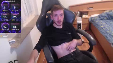 Zuzmoe online show from November 2025 10:19:01 PM