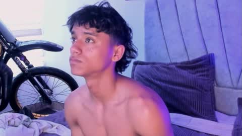 zyzz_1812 online show from September 2025 06:30:02 PM