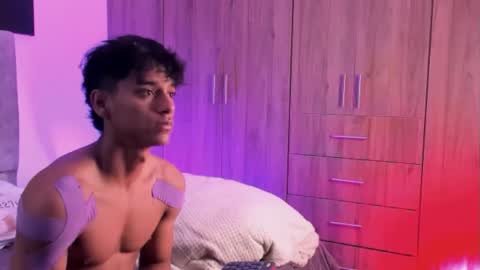 zyzz_1812 online show from October 2025 05:46:02 PM