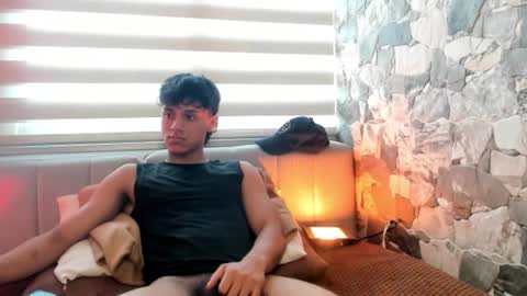 zyzz_1812 online show from March 2026 07:43:02 PM