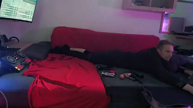 davidgntxxxxx online show from April 2026 05:57:01 PM