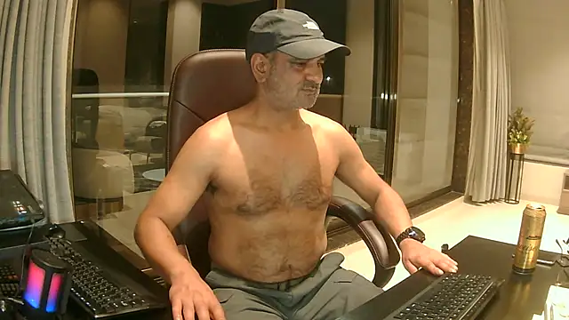 OnlineBossUK online show from January 2025 09:39:02 PM