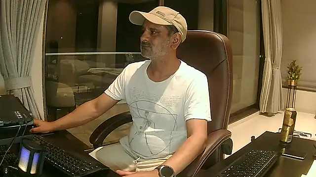OnlineBossUK online show from January 2025 05:42:02 PM