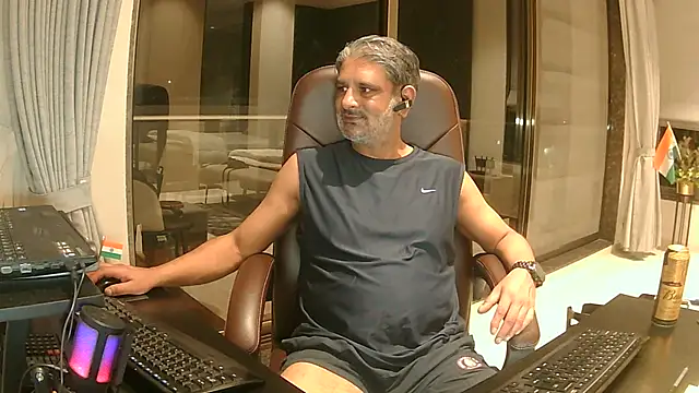 OnlineBossUK online show from January 2025 04:13:02 PM