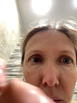 angelmommu online show from October 2025 04:00:02 AM