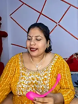 MOM-SUN-COUPLE online show from January 2025 06:38:02 PM