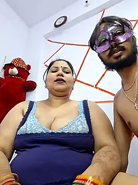 MOM-SUN-COUPLE online show from February 2025 04:03:01 PM