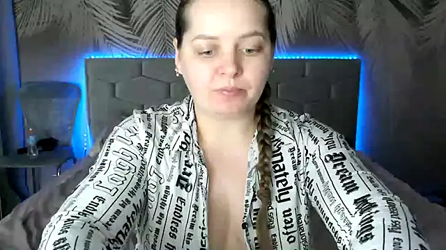 uliastar online show from February 2025 08:44:02 AM