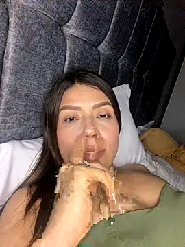 martina contreras online show from November 2025 02:06:01 AM