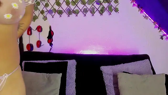 Cata green online show from December 2024 07:01:01 PM