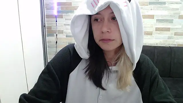 Snapshot of MommyMiaWs chatting on September 2025 01:53:01 AM MommyMiaWs online show from September 2025 01:53:01 AM