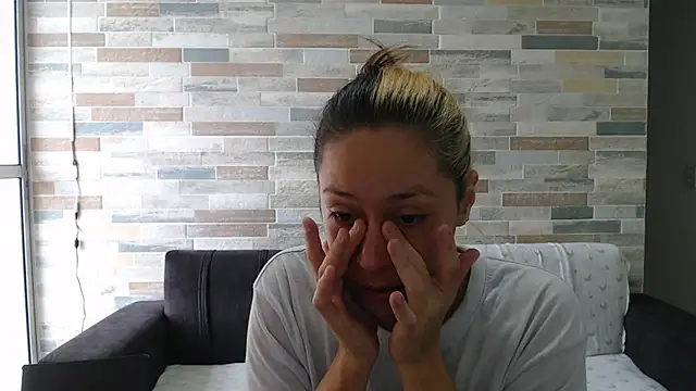 Snapshot of MommyMiaWs chatting on September 2025 04:34:01 PM MommyMiaWs online show from September 2025 04:34:01 PM