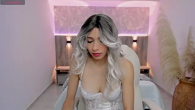 Snapshot of emilly_smith_1 chatting on January 2025 03:22:01 AM emilly smith 1 online show from January 2025 03:22:01 AM
