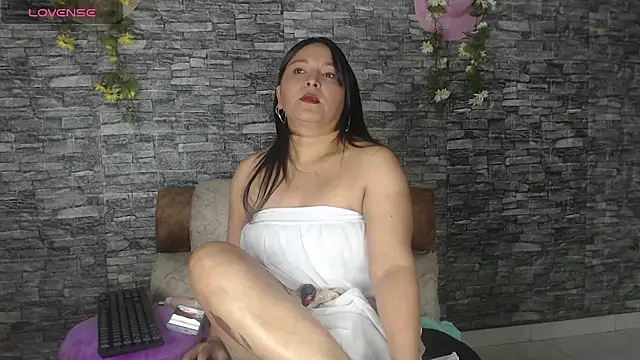 Danna Paolaa  online show from October 2025 05:30:01 AM