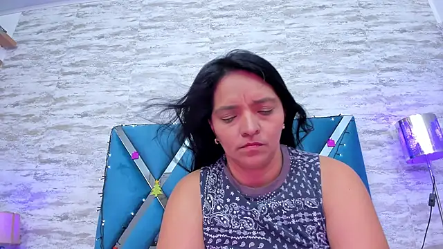 Snapshot of veronica_salas chatting on December 2024 02:10:01 AM veronica salas online show from December 2024 02:10:01 AM