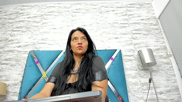 Snapshot of veronica_salas chatting on December 2024 06:44:01 AM veronica salas online show from December 2024 06:44:01 AM