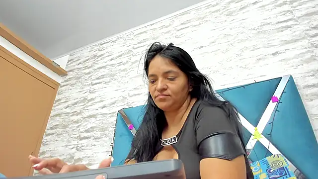 Snapshot of veronica_salas chatting on December 2024 09:49:01 AM veronica salas online show from December 2024 09:49:01 AM