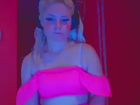 Snapshot of qvncrazy chatting on December 2024 07:24:01 AM qvncrazy online show from December 2024 07:24:01 AM