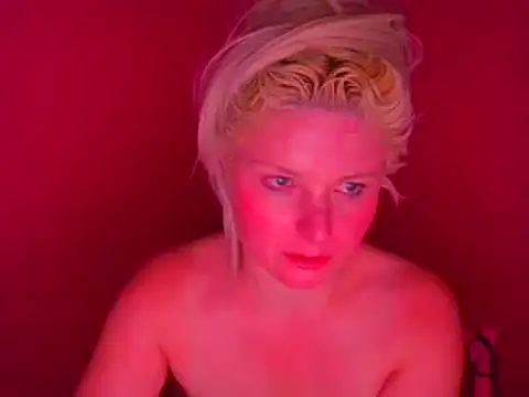 Snapshot of qvncrazy chatting on January 2025 04:00:02 AM qvncrazy online show from January 2025 04:00:02 AM