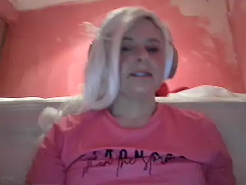 Snapshot of qvncrazy chatting on January 2025 10:35:02 AM qvncrazy online show from January 2025 10:35:02 AM