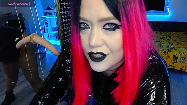 wickedxqueen online show from April 2026 06:32:02 PM