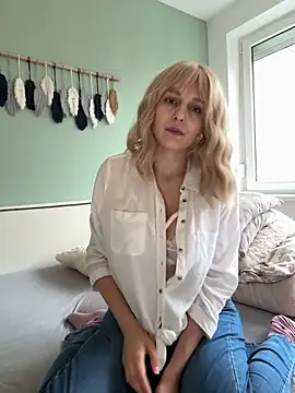 Snapshot of LaurenSommer chatting on November 2025 08:48:02 AM LaurenSommer online show from November 2025 08:48:02 AM