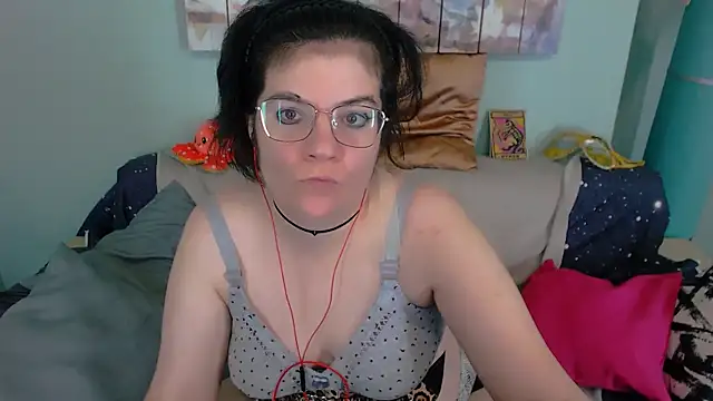 EverlyRays online show from November 2025 01:04:01 AM